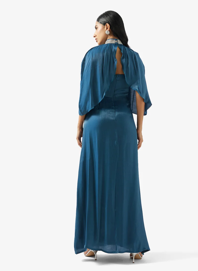 جولدن ابل فستان ماكسي بعباءة لامعة