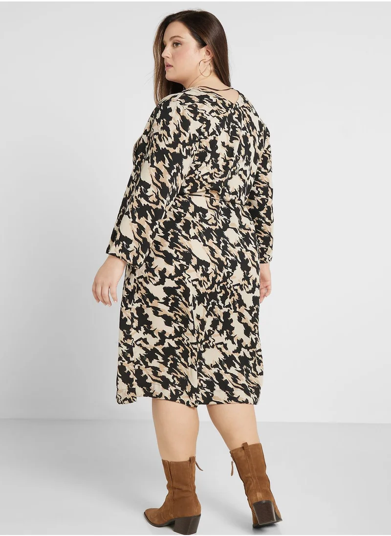 Vero Moda Curve Tie Detail Printed Dress