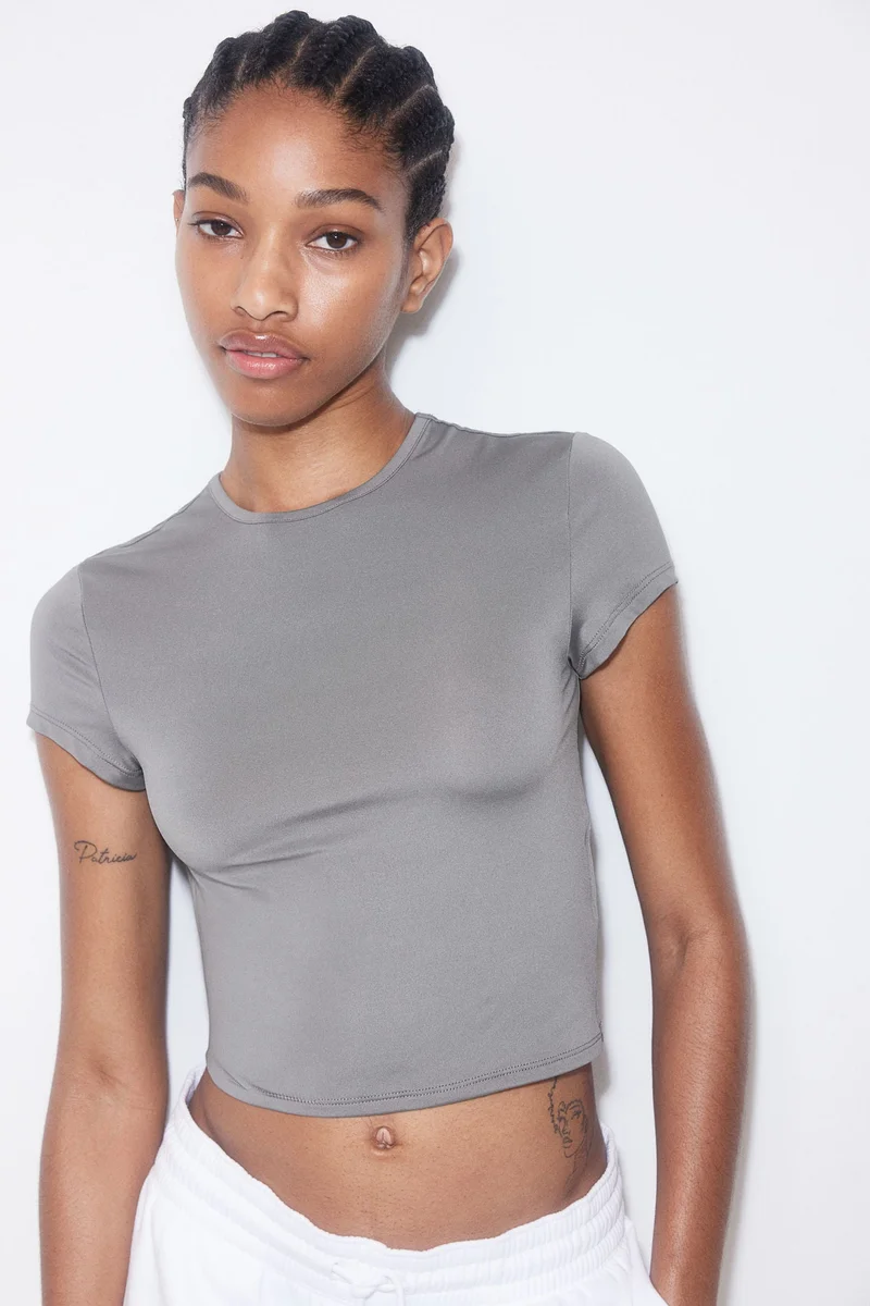 اتش اند ام تي-شيرت بقصّة ضيقة