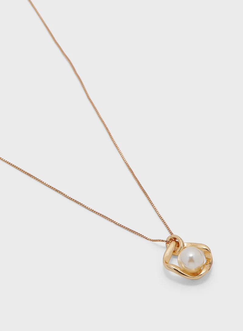 Ella Limited Edition Pearl Pendant Necklace  & Drop Earrings Set