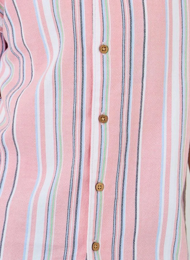 ستايلي قميص أولادي مخطط بلون خوخي بنمط ريزورت