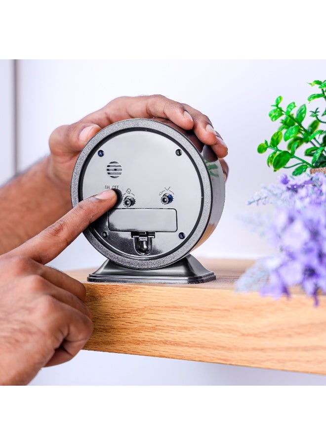 KRYPTON Beep Alarm Clock with Sweep Movement – Super Loud Wake-Up for Heavy Sleepers, Compact Design – White and Black - Image 4