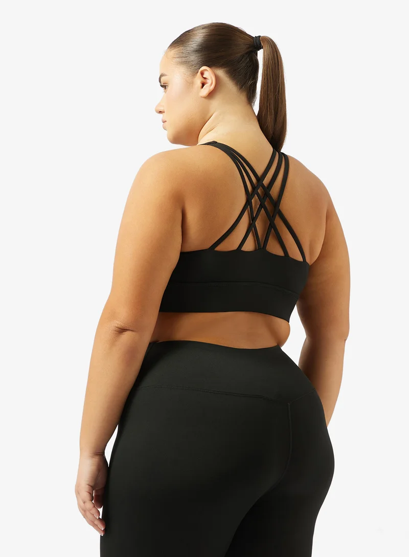 فورورد حمالة صدر رياضية داعمة متوسطة من   بتصميم متقاطع خلفي