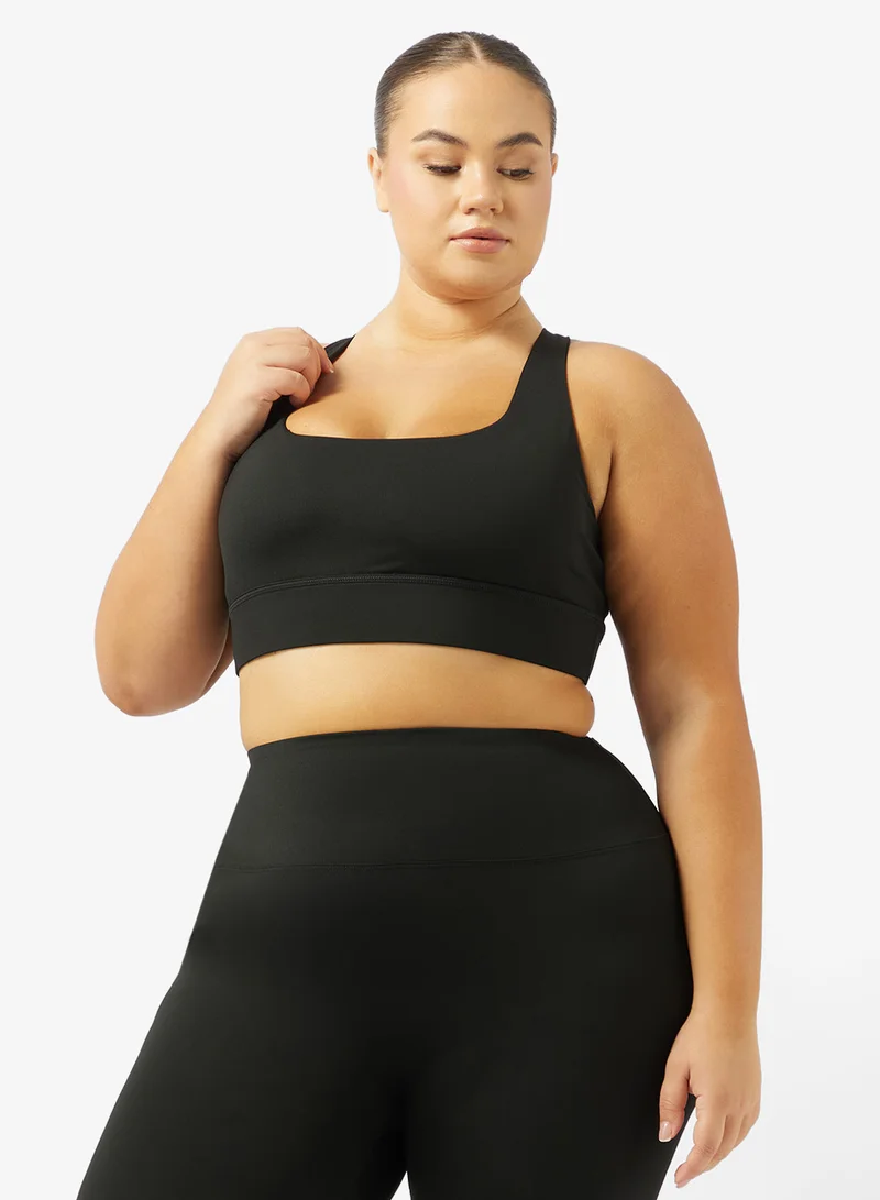 فورورد حمالة صدر رياضية داعمة متوسطة من   بتصميم متقاطع خلفي