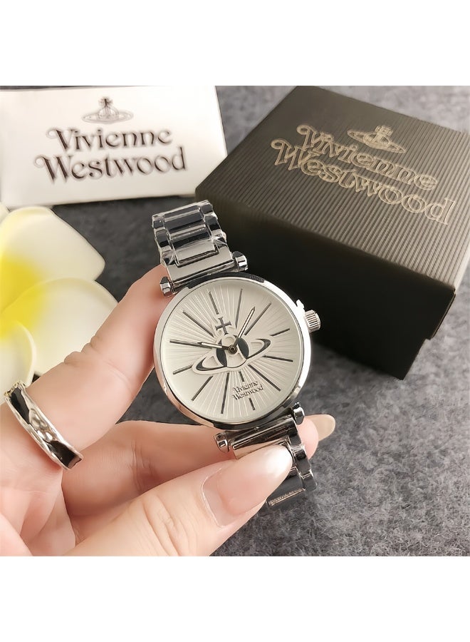 Vivienne Westwood فيفيان ويستوود الفخامة تلتقي بالراحة: ساعة تعكس ثقتها - Image 1