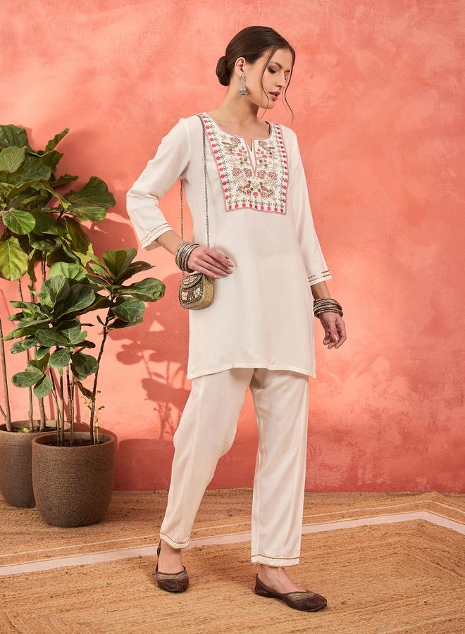 ساسافراس رايون أبيض مطرز قصير كورتا مع سروال طقم - Image 2