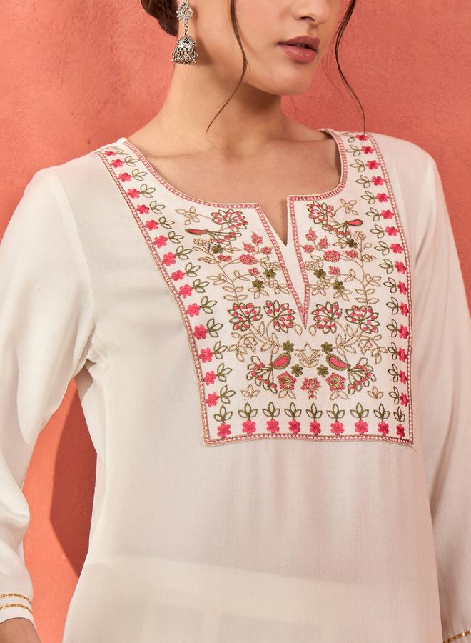 ساسافراس رايون أبيض مطرز قصير كورتا مع سروال طقم - Image 4