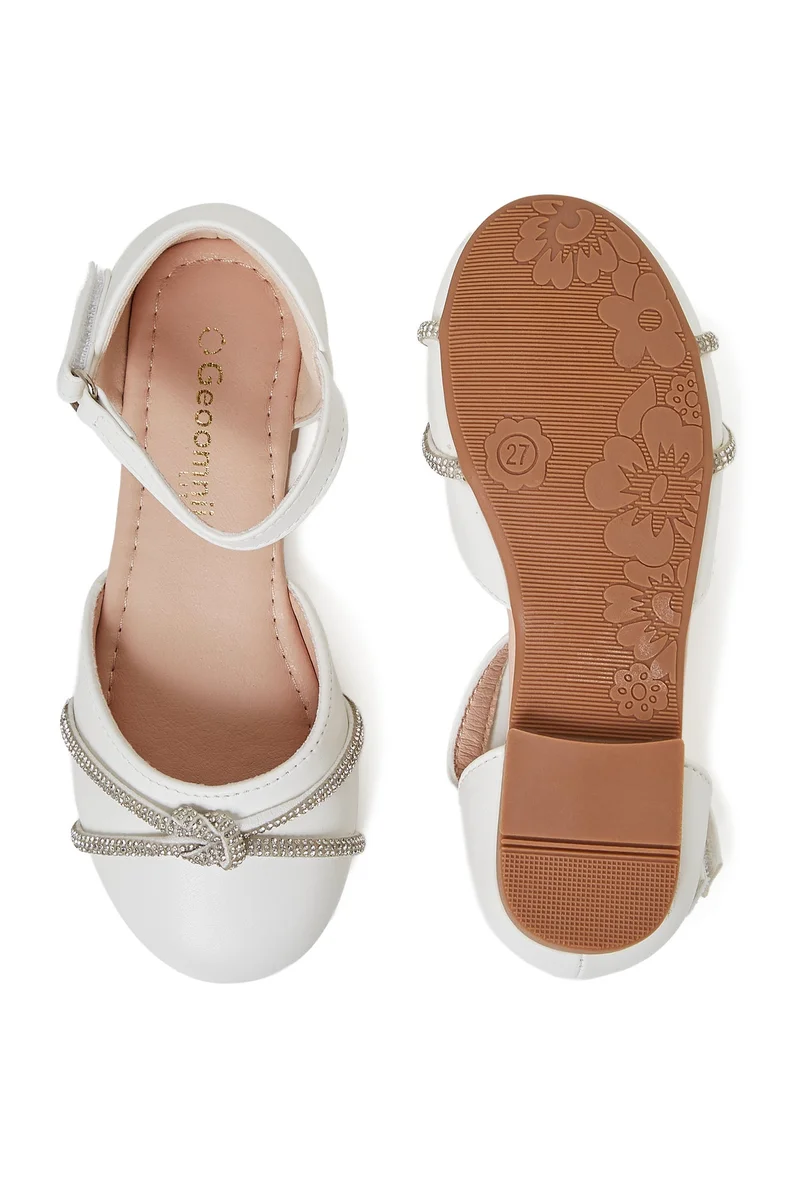 Geoomnii  GEOOMNII Closed/Flat Shoes for Infant Girls – WHITE Shoes with Ankle Strap | Comfortable PU Upper & TPR Sole for Women | Best Price UAE