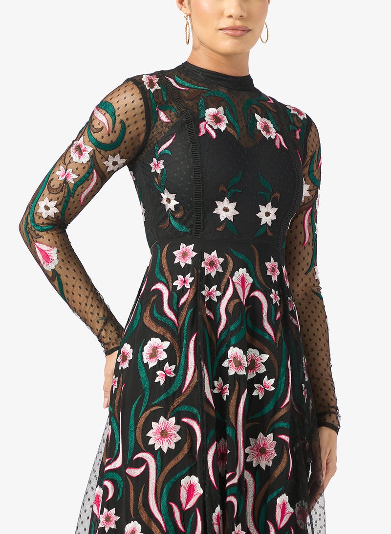 فروك اند فرل فستان ماكسي شبكي مزين بالزهور - Image 3