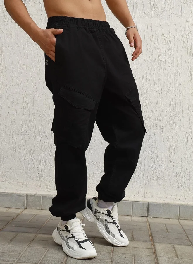 Hubberholme Men's Black Cotton Blend Solid Pattern Full Length Cargo Relaxed Trouser
