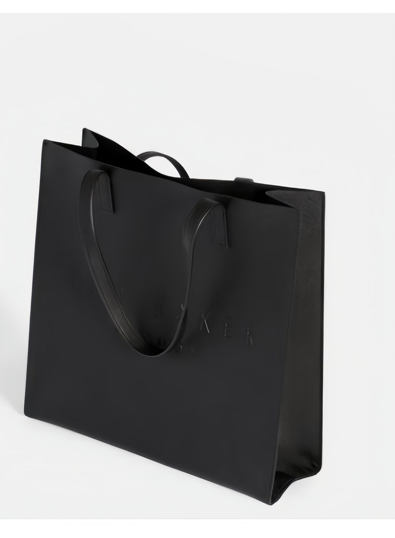 تيد بيكر حقيبة تيد بيكر النسائية بتصميم توت كبير باللون الأسود حقيبة سوكون كروسهاتش للنساء - Image 3