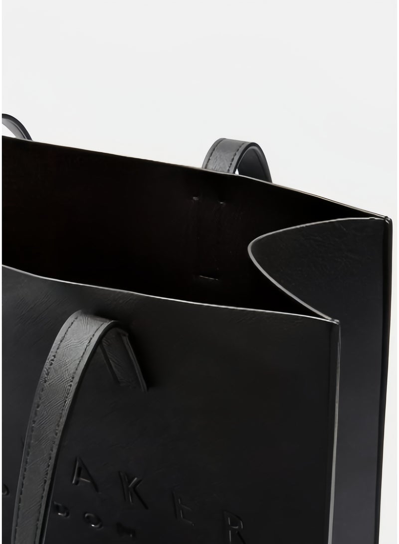 تيد بيكر حقيبة تيد بيكر النسائية بتصميم توت كبير باللون الأسود حقيبة سوكون كروسهاتش للنساء - Image 5