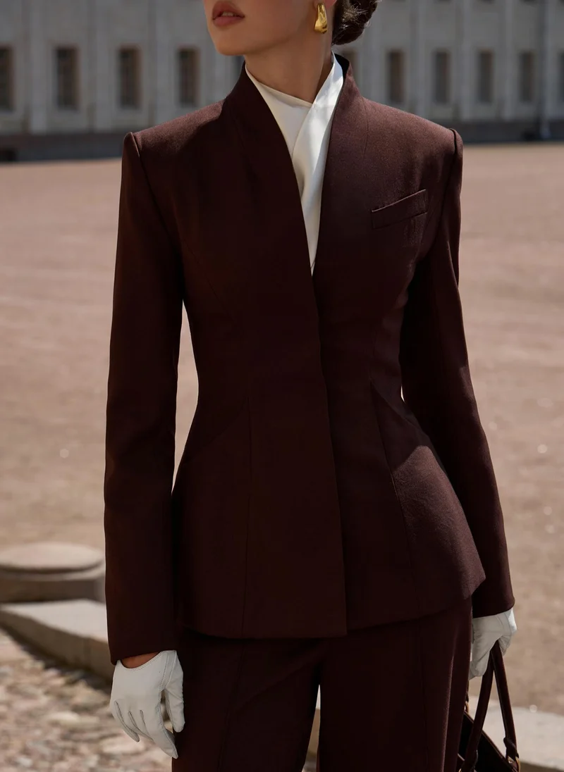 ليتشي سترة ملائمة مع ياقة عالية