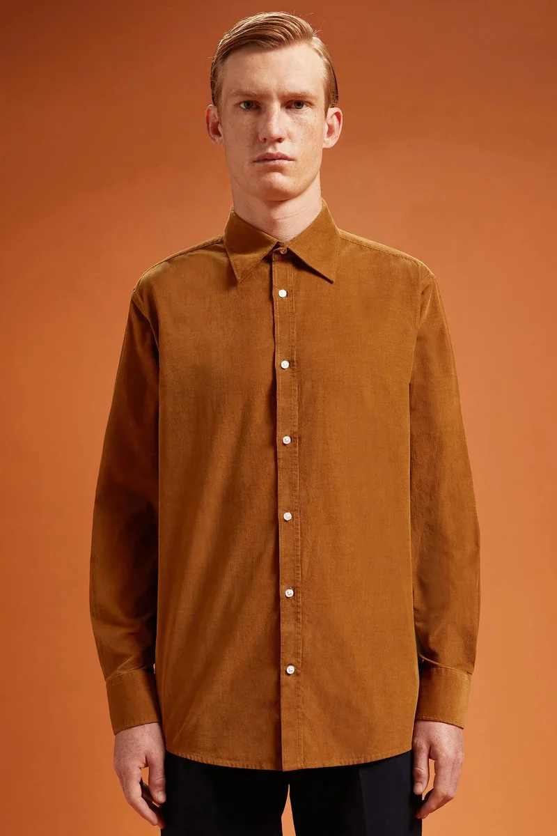 Men's comfort fit casual shirt with a classic collar in plain 100% cotton 21-wale corduroy - Camel