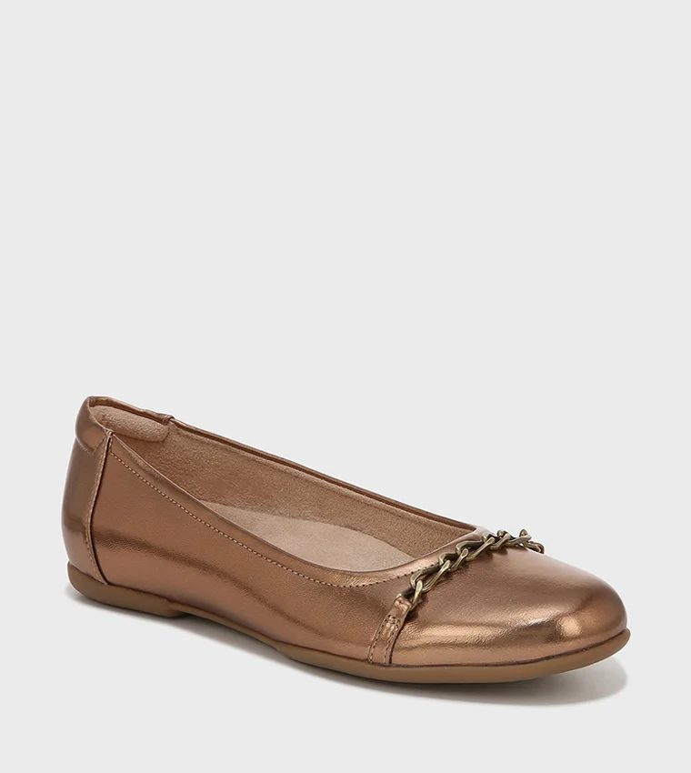 Naturalizer Round Toe Chain Detail Ballerina