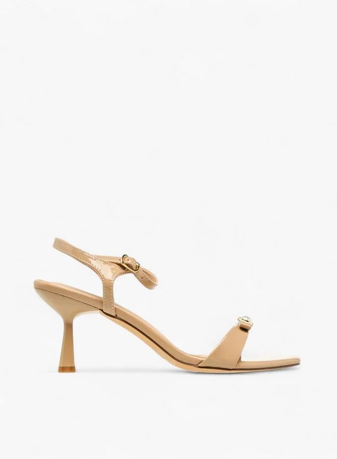 فلورا بيلا من شو إكسبرس صنادل نسائية بكعب واسع وحزام للكاحل بتفاصيل فيونكة