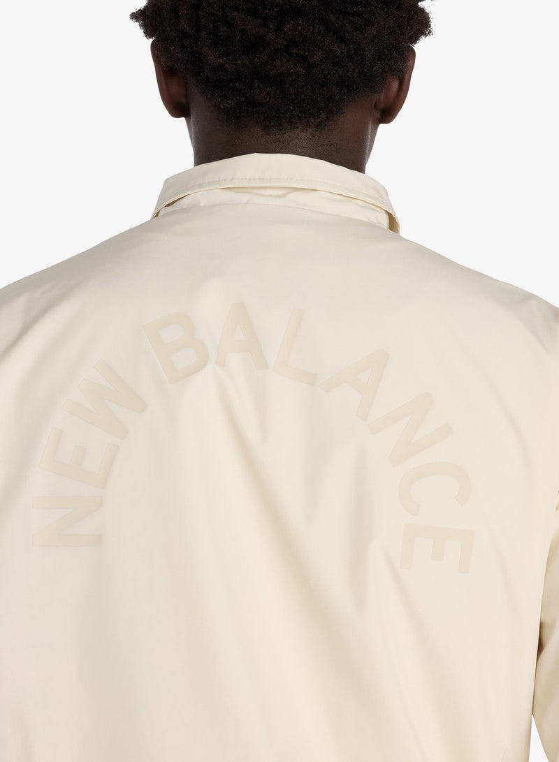 نيو بالانس جاكيت مدرب بشعار أساسي - Image 5