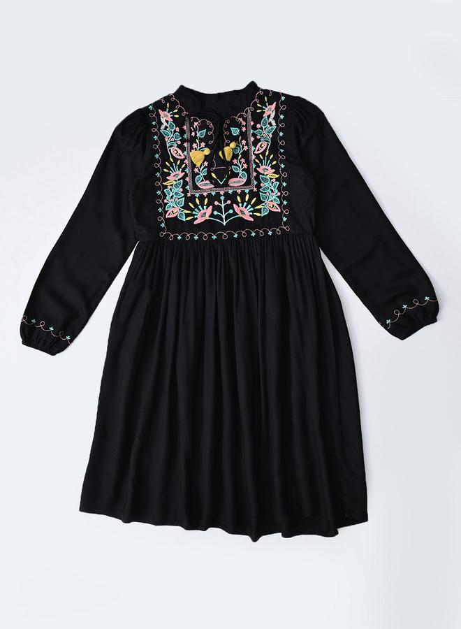 بيلا مودا فستان أسود مطرز - Image 2
