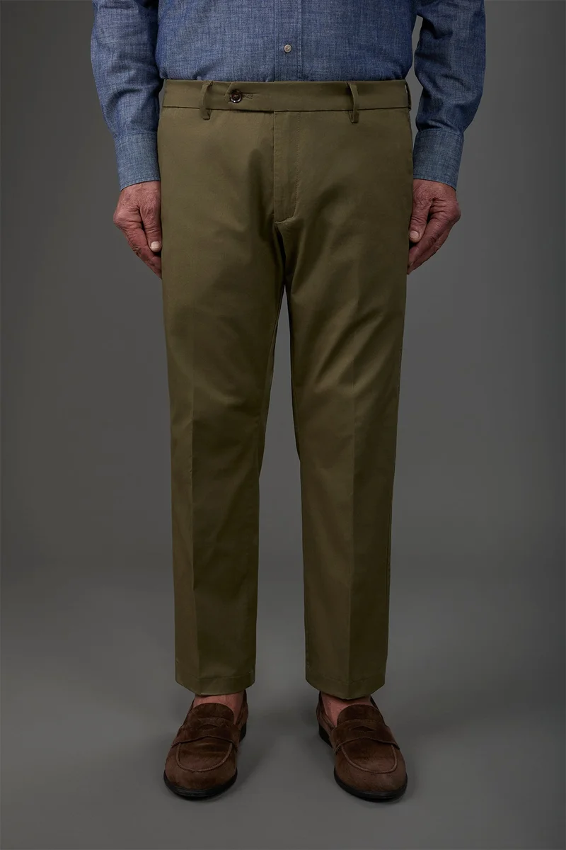 Men's classic chino trousers with extended tab closure - Olive Green