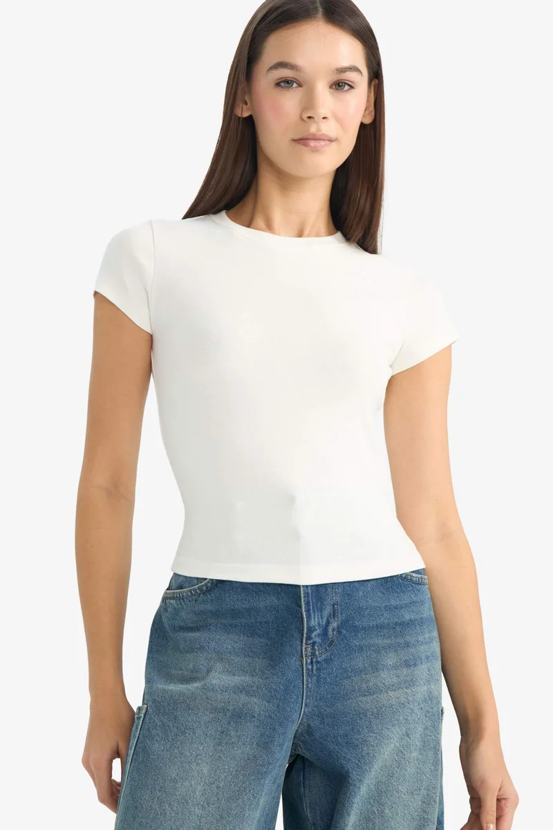 ديفاكتو Slim Fit Crew Neck Ribbed Short Sleeve T-Shirt