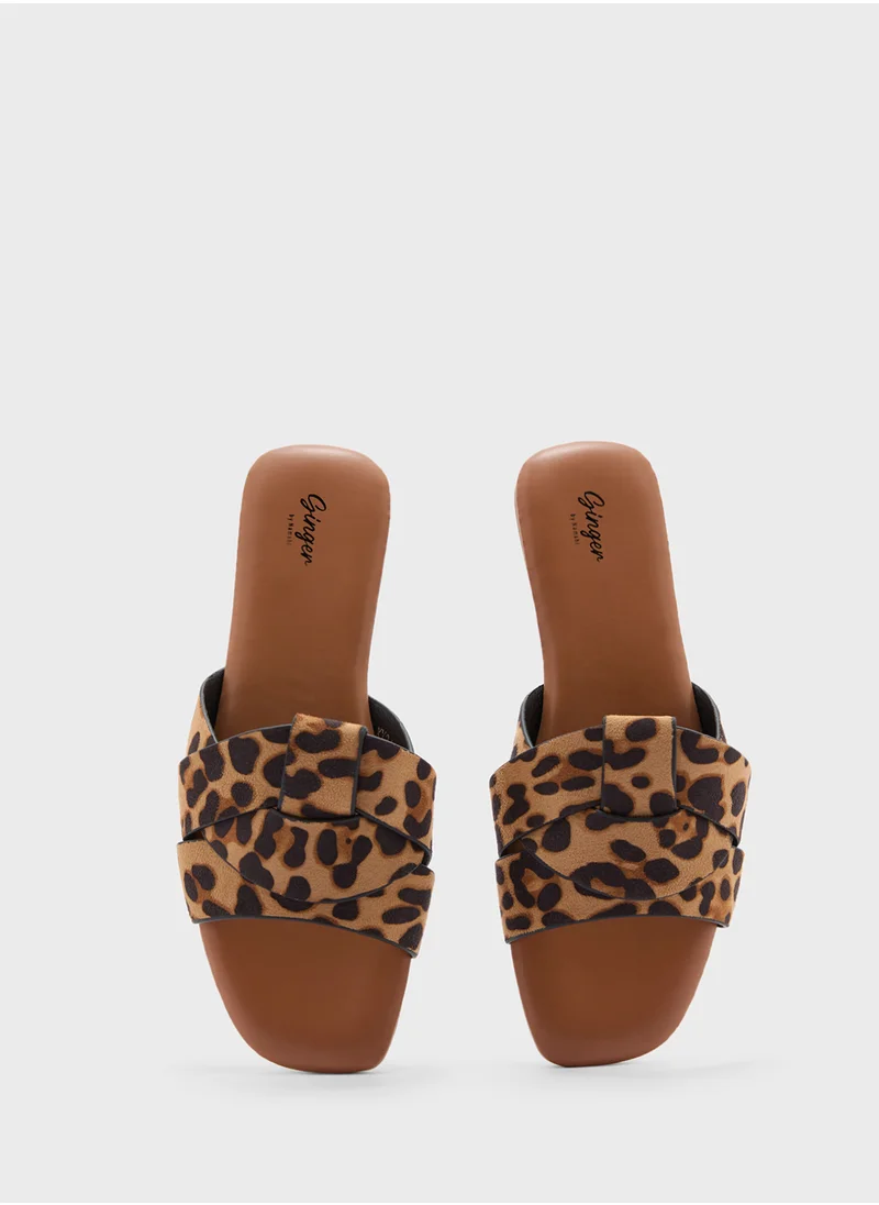 Ginger Leopard Print Twisted Pattern Flat Sandal