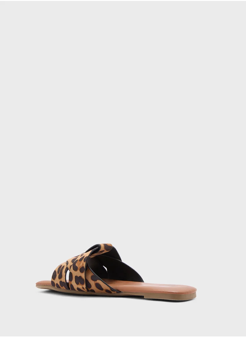 Ginger Leopard Print Twisted Pattern Flat Sandal