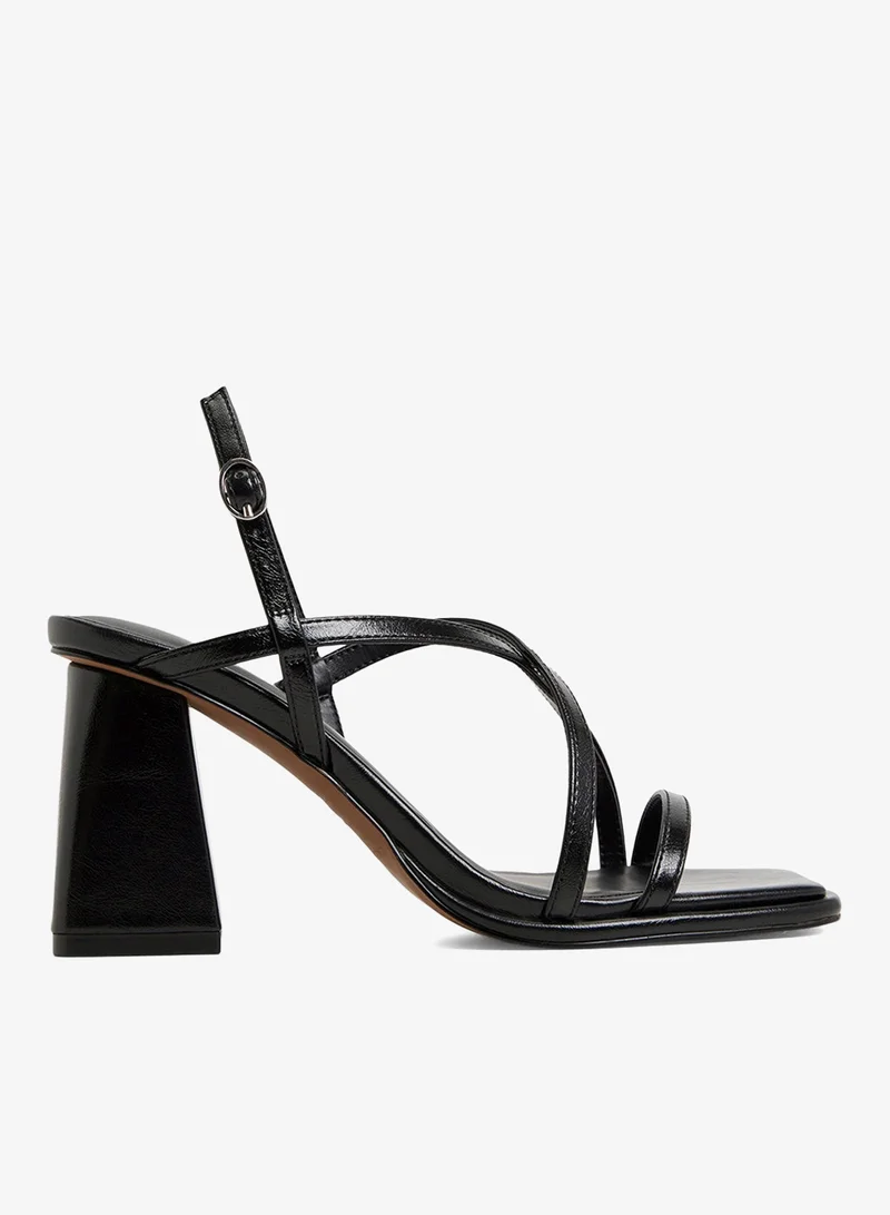 كول ات سبرنج صنادل بكعب كاجوال بحزام خلفي