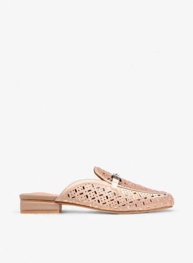 سيليست نساء مُزينة باللؤلؤ