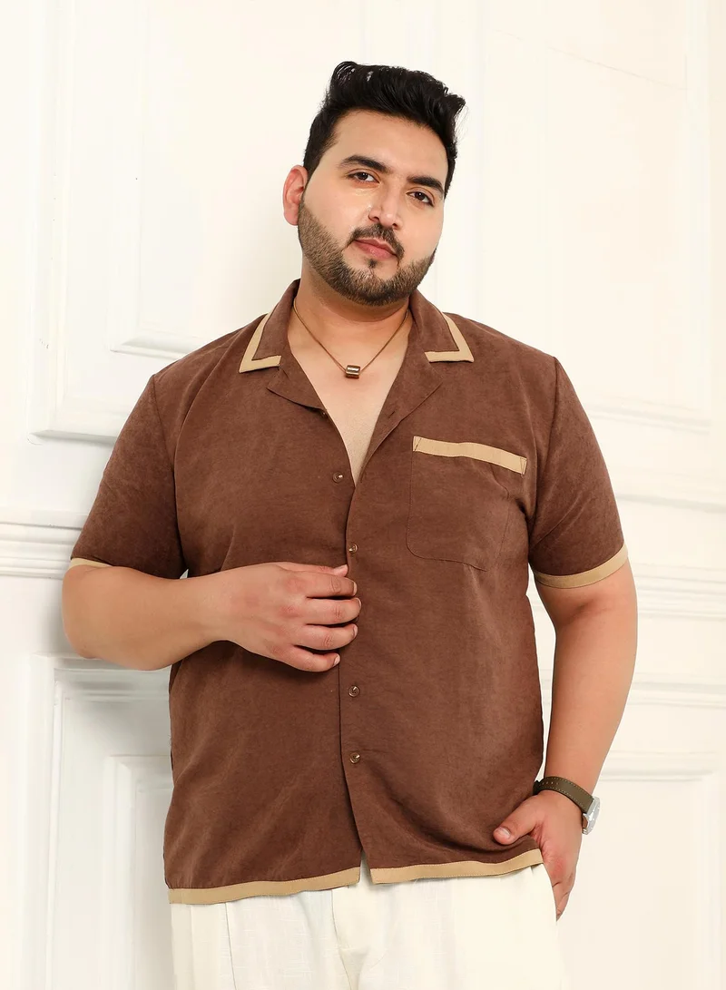 انستافاب بلس قميص رجالي بني شوكولاتة بياقة كوبية وأكمام قصيرة مقاس بلس