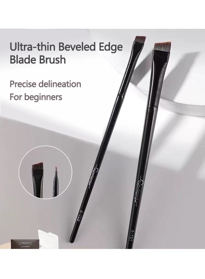 The two-piece set of thin, sharp-angled, wide-edged eyebrow brushes and eyeliner brushes is easy to use and helps create vivid eyebrows. - Image 2