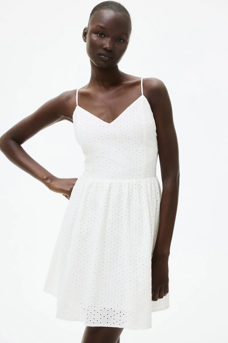 اتش اند ام فستان بحمالات كتف رفيعة ونمط مثقب