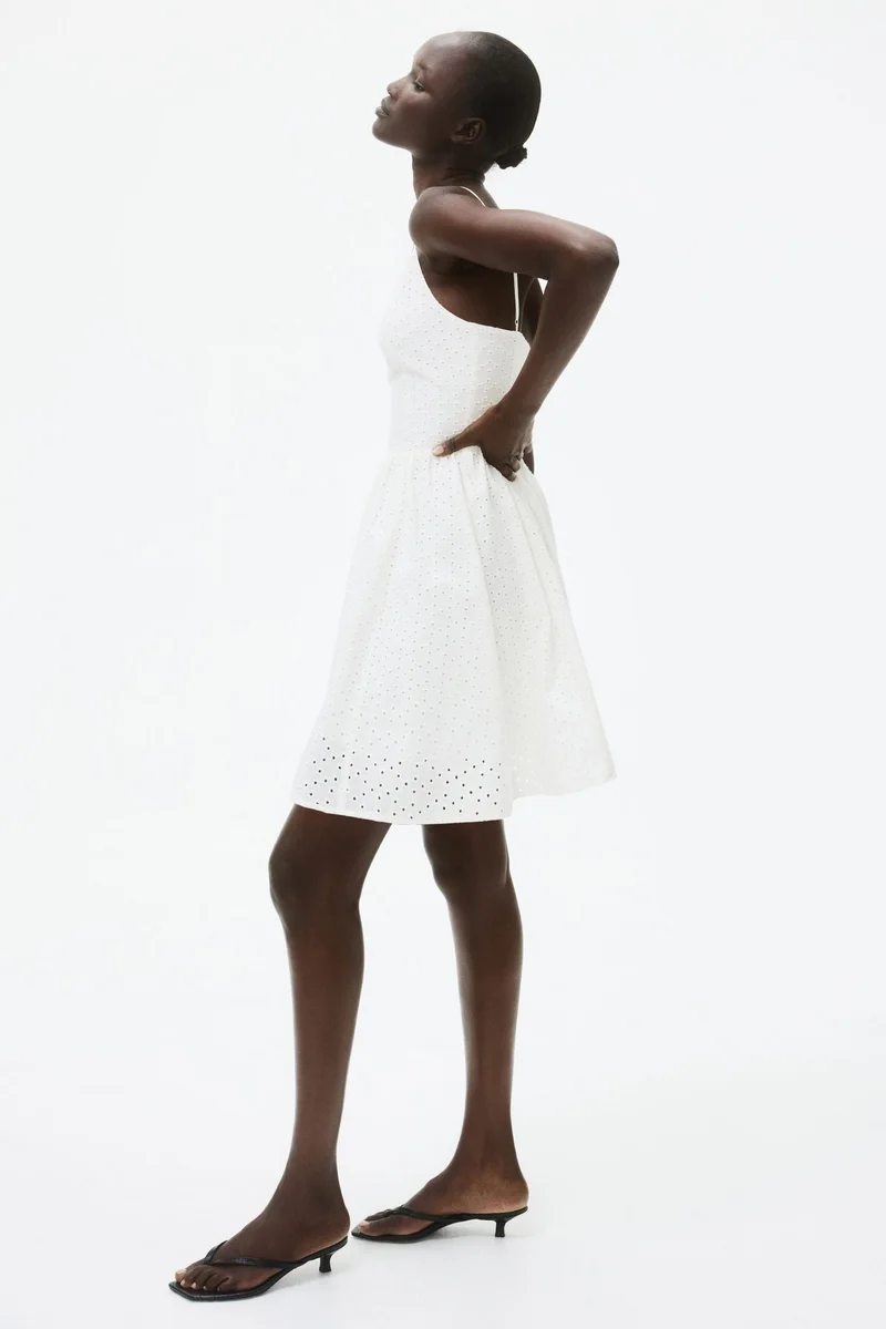 اتش اند ام فستان بحمالات كتف رفيعة ونمط مثقب