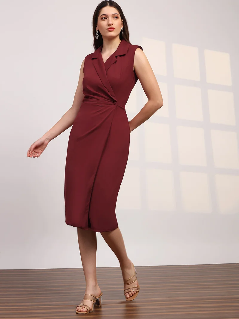 جلو باص فستان بليزر نسائي مارون بياقة مطوية وتفاصيل كشكش