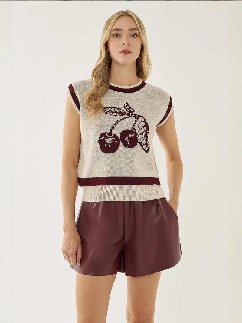 زوبعة كنزة بنقشة الكرز