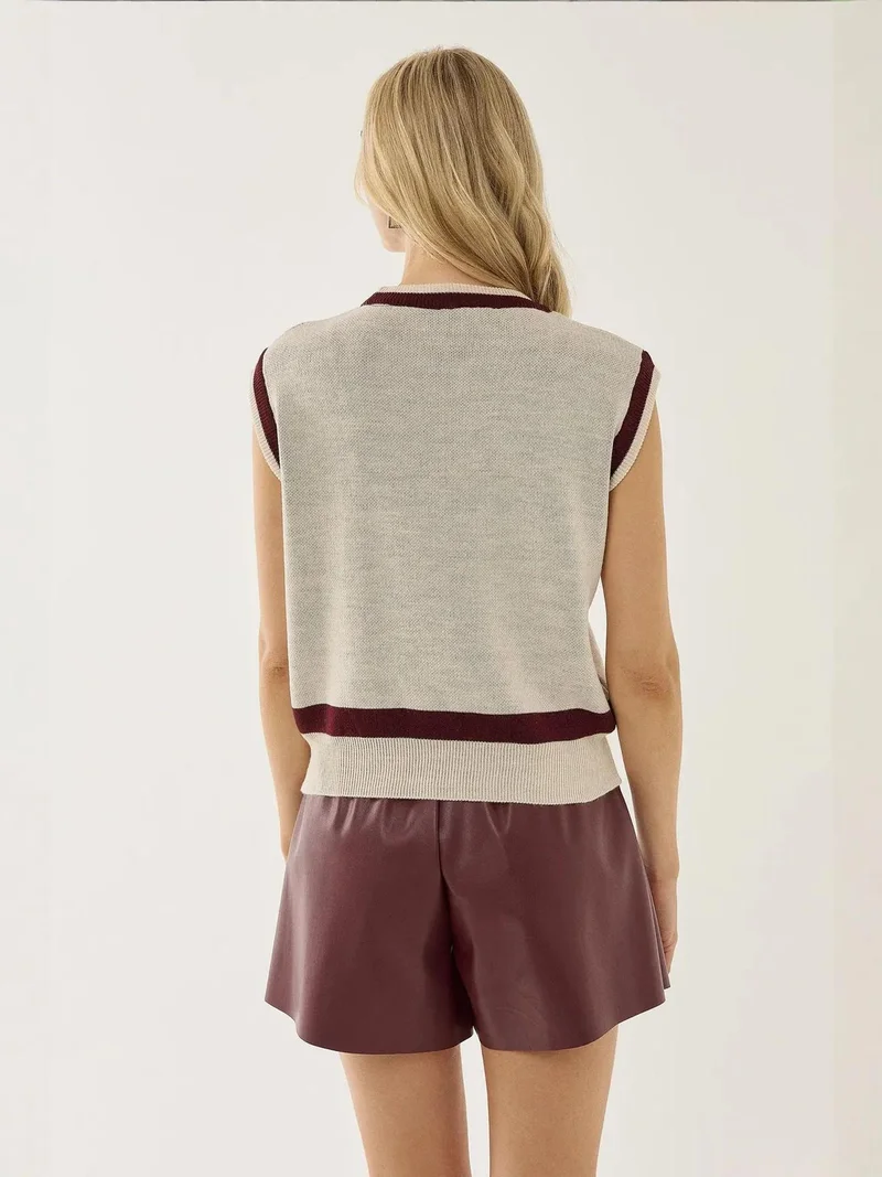 زوبعة كنزة بنقشة الكرز