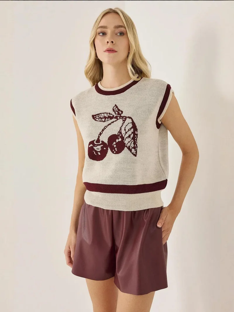 زوبعة كنزة بنقشة الكرز