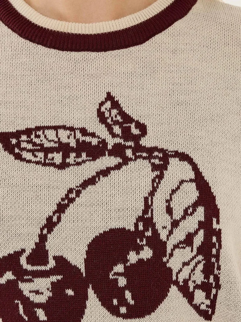 زوبعة كنزة بنقشة الكرز