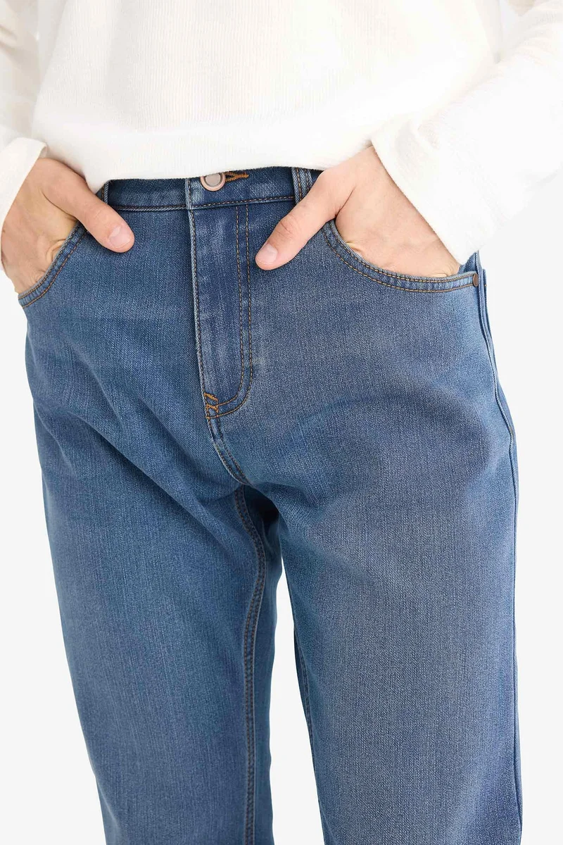 Defacto  Sergio Regular Fit Regular Waist Straight Leg Jeans for Men | Best Price UAE
