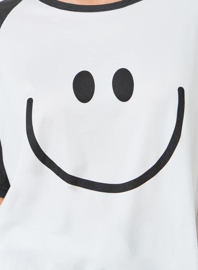 ستايلي طقم بيجامة قطعتين بطبعة تي شيرت وشورت - Image 3