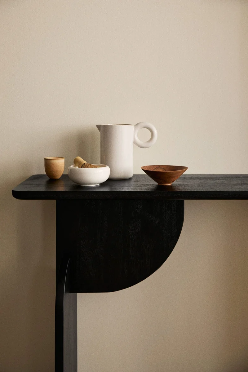 اتش اند ام طاولة كونسول من الخشب