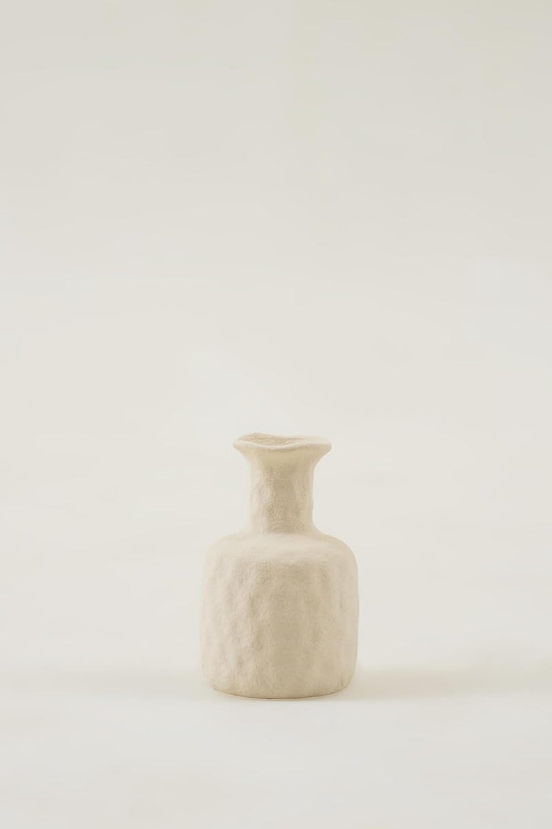 PUREZENTO Roman Bottle White Ceramic Vase 6 Inch Pack of 1 Modern Pampas Vases for Home Decor Wedding Dinner Table Centerpiece Showpiece Decorative Bottle Vase for Flowers and Pampas Grass - Image 3