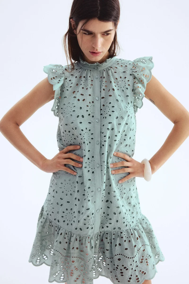 اتش اند ام فستان بتطريزات بنمط إنجليزي