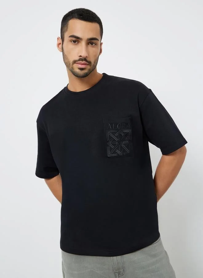 ستايلي تيشيرت مطرز بقصة واسعة