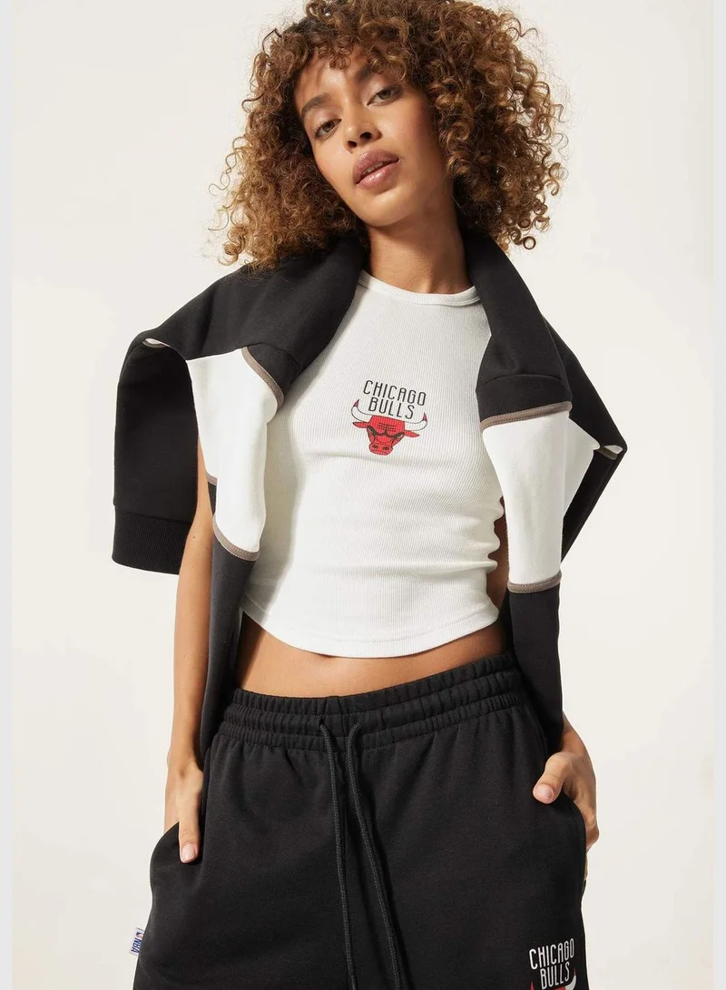 ديفاكتو Woman NBA Chicago Bulls Licenced Round Collar Strappy Knitted Crop Top