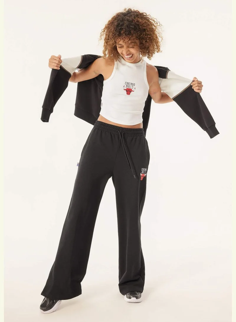 ديفاكتو Woman NBA Chicago Bulls Licenced Round Collar Strappy Knitted Crop Top