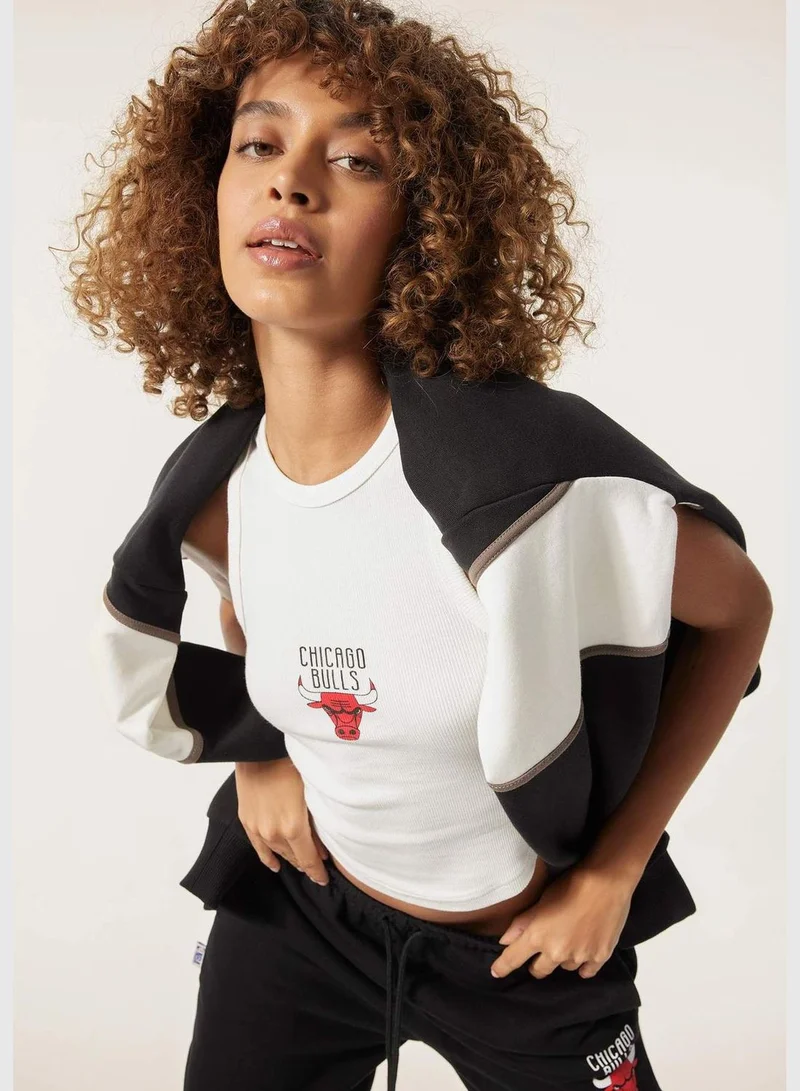 ديفاكتو Woman NBA Chicago Bulls Licenced Round Collar Strappy Knitted Crop Top
