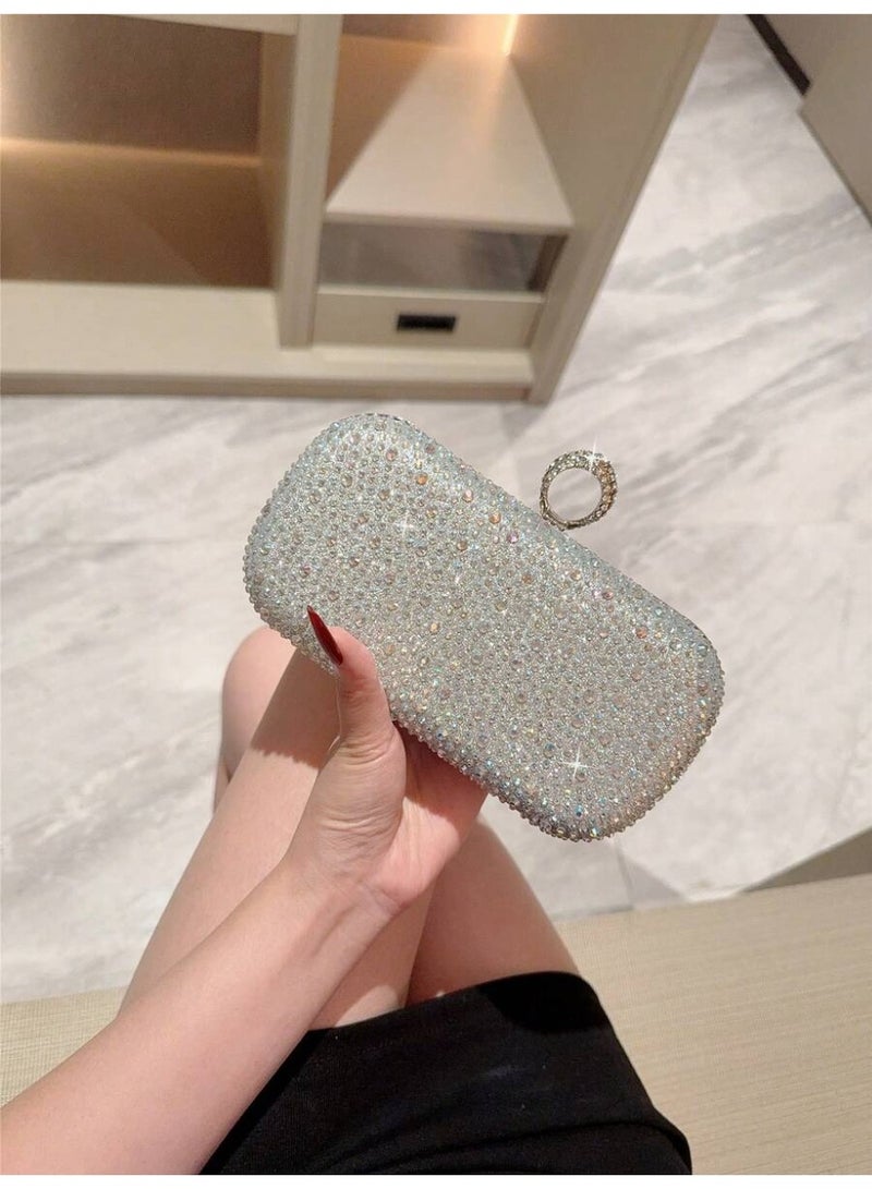 شنطة سهرة نسائية كلتش مرصعة بالكريستال الفاخر مع مقبض دائري مرصع مناسبة للحفلات والمناسبات - Image 4