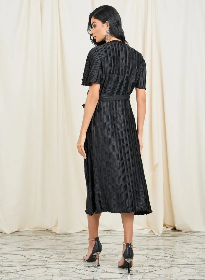 Styli Textured Black Midi Dress