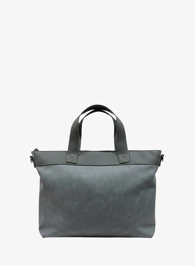 د ك ن ي حقيبة كروس بودي نسائية  بشعار بارز وحزام قابل للتعديل - رمادي