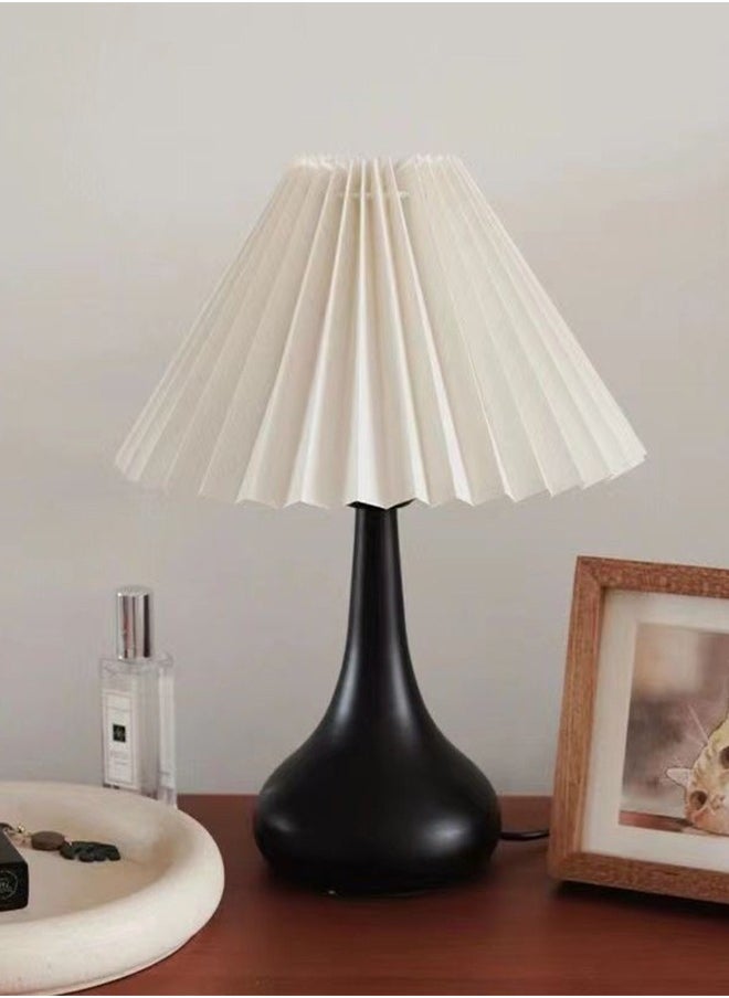 Thoraya - Table Lamp with Pleated lampshade, Bedside Lamp, Vintage American Lamp Decoration in The Master Bedroom, White Fabric Shade Table Lamp - Image 1